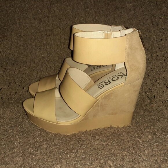 MICHAEL KORS Platform Wedge Sandal Beige Tan Patent Leather-Sz 8.5-Near Mint - Picture 2 of 7